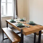 6 Twentyman Court
